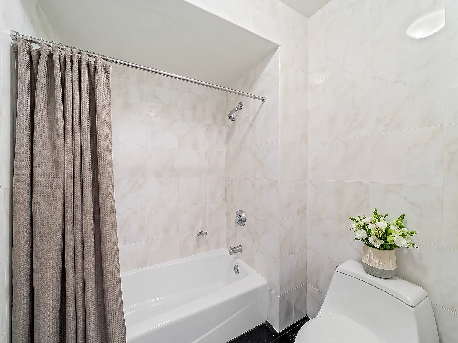 420 East 61st Street — Photo 4