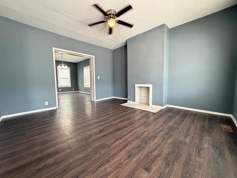 2114 Wayne Ave — Photo 3