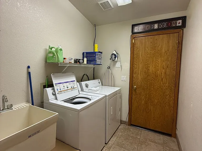 81 Acoma Blvd S — Photo 19