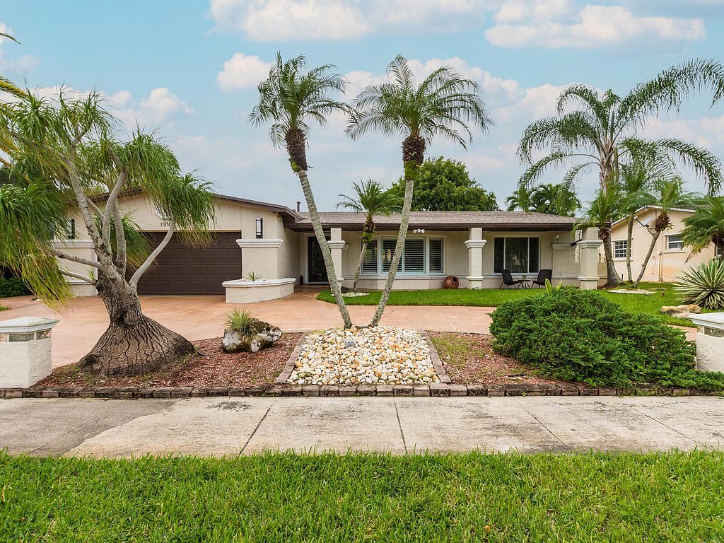1910 N Hiatus Rd - Property Image