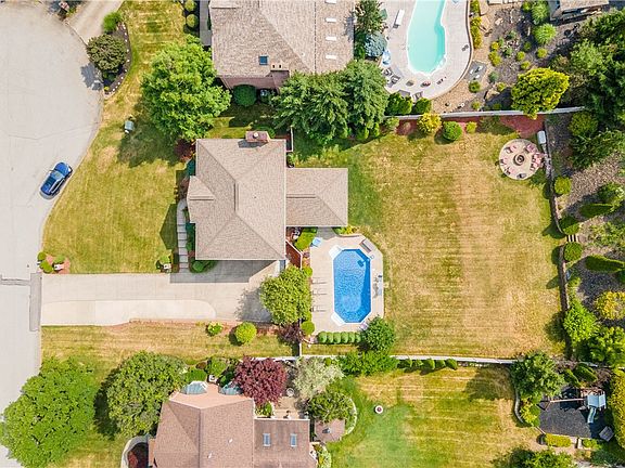 3rd image of 105 Sandlewood Dr