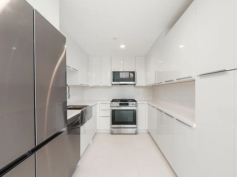621 N Kings Rd #1 — Photo 5