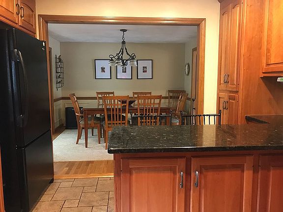 4th image of 80 Lorraine Metcalf Dr