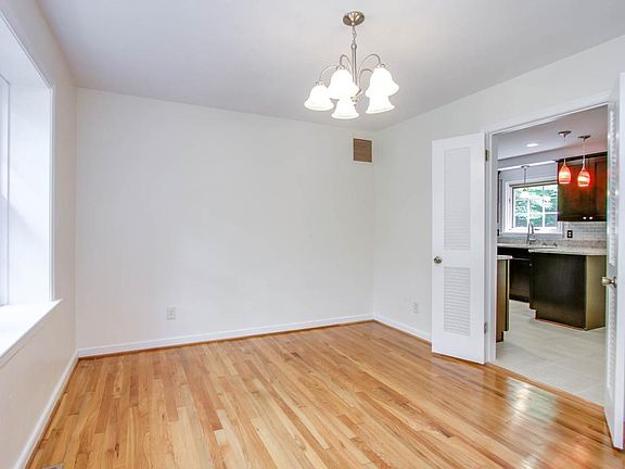 3rd image of 740 Kingston Dr
