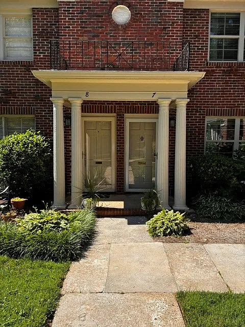 2 bed, 1044 sqft, $1,995 — Photo 1