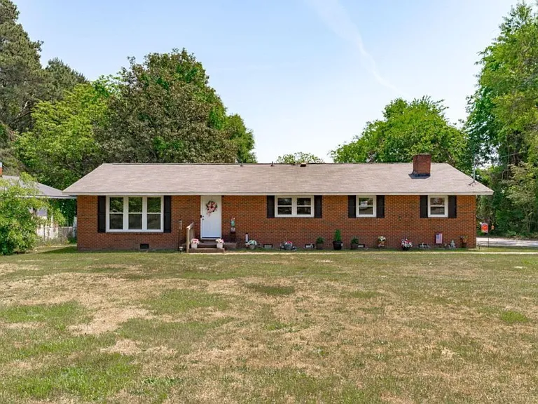 995 Shawtown Rd — Photo 1