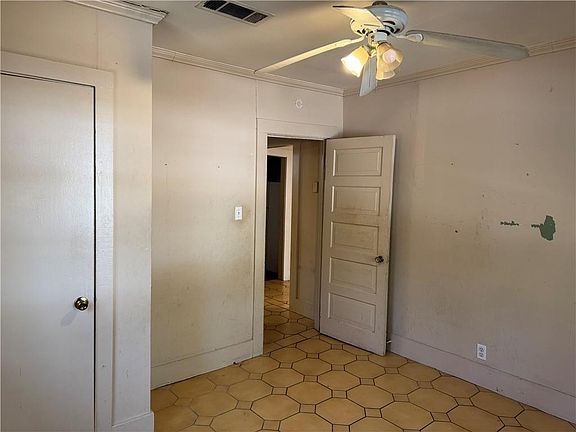 4th image of 35500 Garden Dr