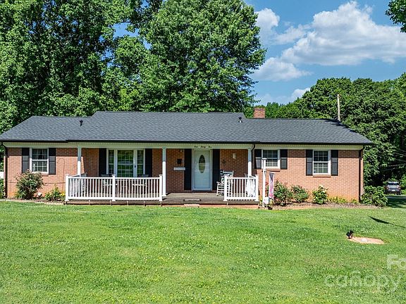 3rd image of 135 Burton Hills Cir