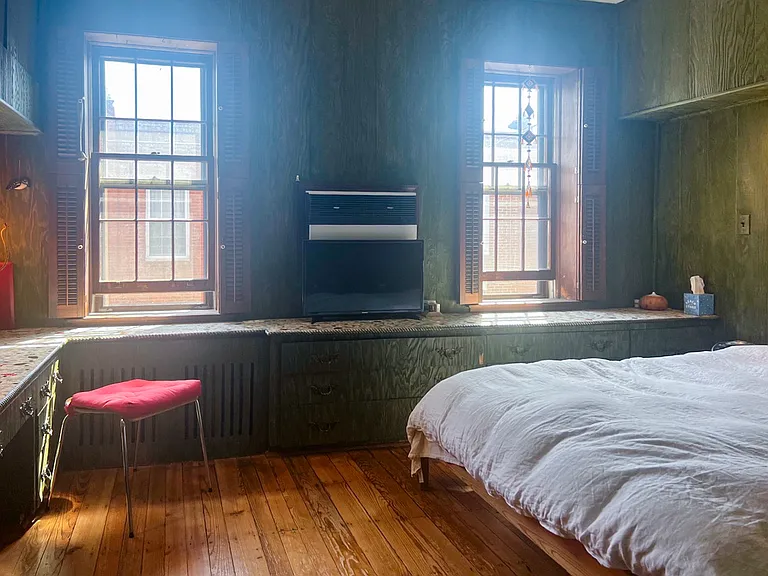 2nd floor - front bedroom