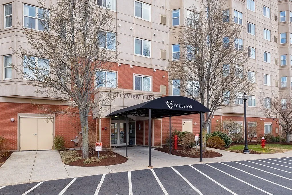1 bed, 1.0 bath, 804 sqft, $2,400 — Photo 1