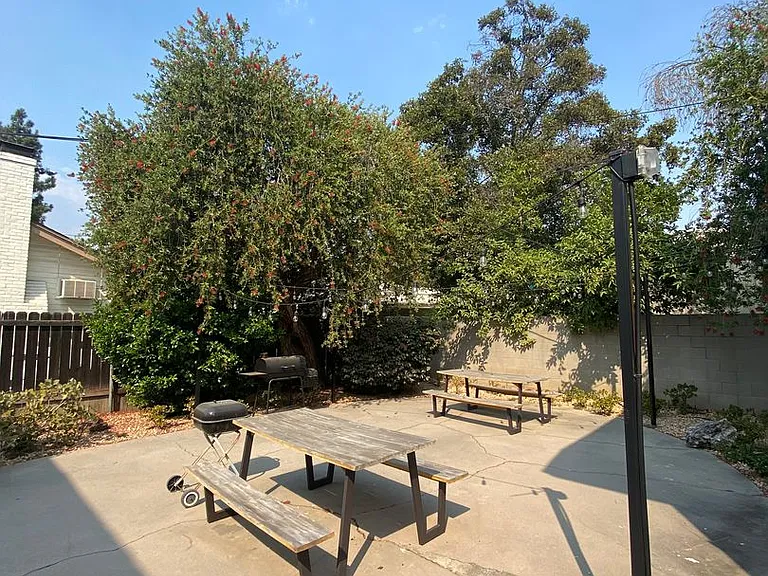 521-523 E Live Oak Ave — Photo 16