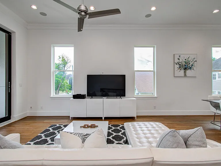 1512 Stuart St — Photo 11