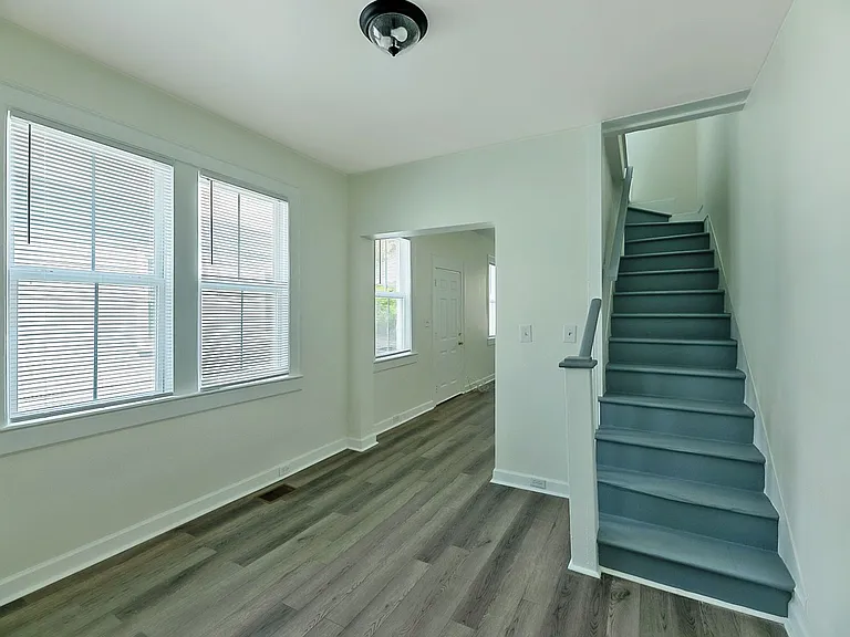 25 1/2 Maverick St — Photo 9