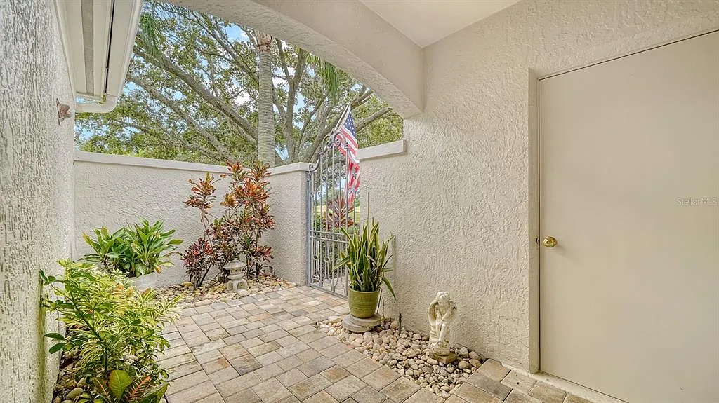 3 bed, 2.0 bath, 1628 sqft, $6,000 — Photo 4