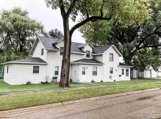 202 E 2nd St, Adrian, MN 56110