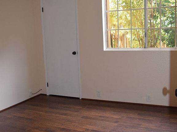5th image of 140 Uwapo Rd APT 1-104