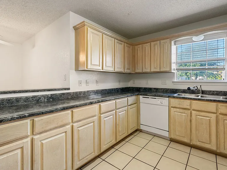 854 Lago Vista Dr — Photo 9
