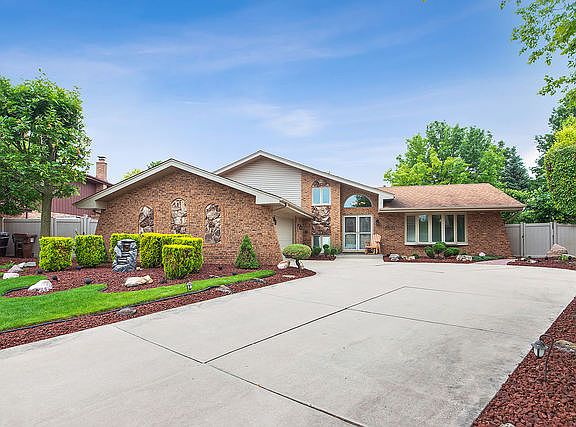 2nd image of 8040 Chippewa Trl