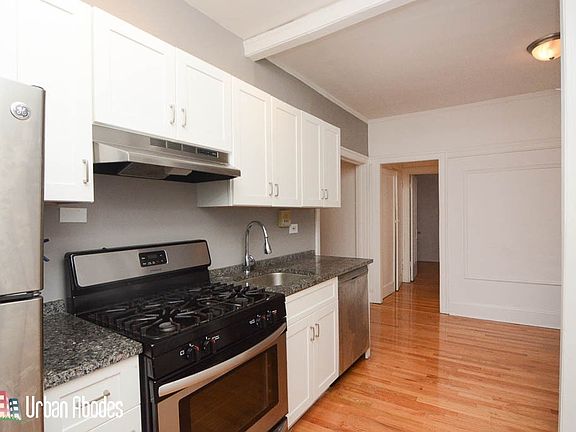 3rd image of 626 W Stratford Pl APT 3E