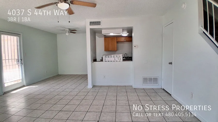 3 bed Townhome at 40th St and Broadway! — Photo 2