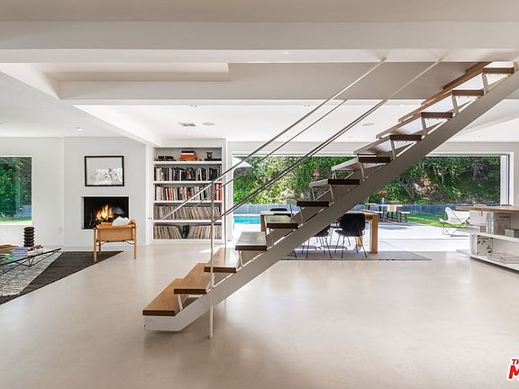 3rd image of 10956 Wrightwood Ln