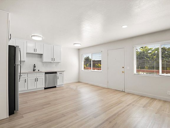 5th image of 275 Curtner Ave #275