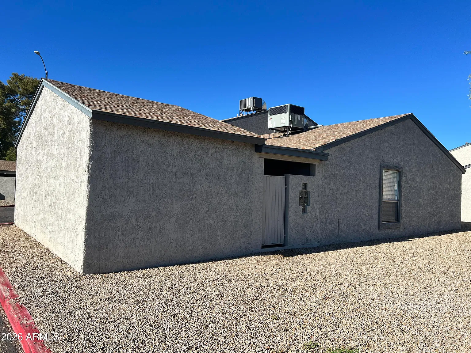 2 bed, 1.0 bath, 884 sqft, $1,400 — Photo 4
