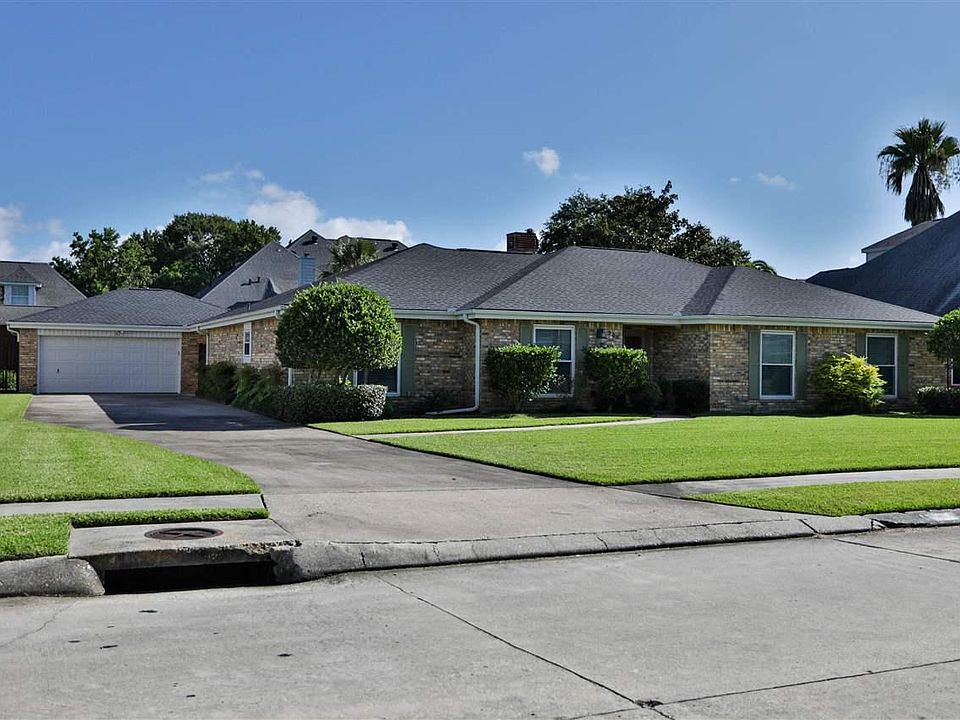1st image of 306 Yorkshire Ln