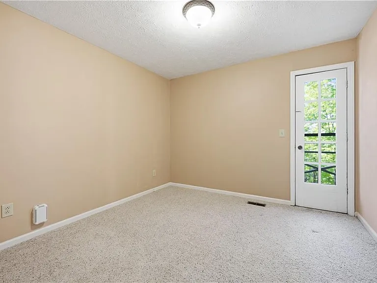 114 Cherokee Dr S — Photo 27