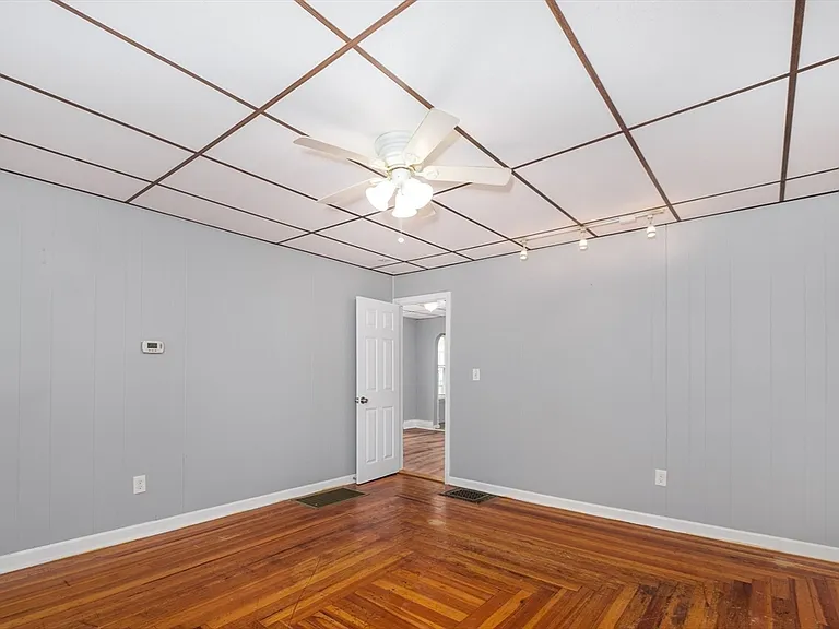 18 Chestnut St #1 — Photo 6
