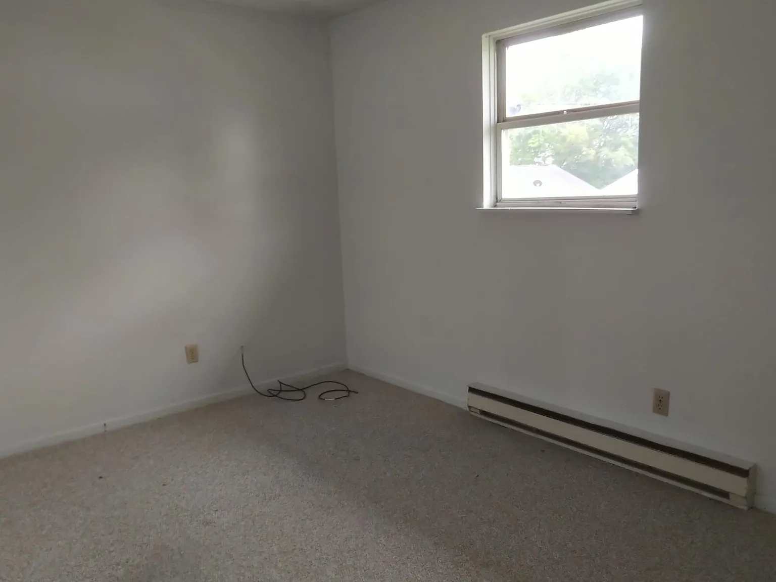 4 bed, 1500 sqft, $1,900 — Photo 2