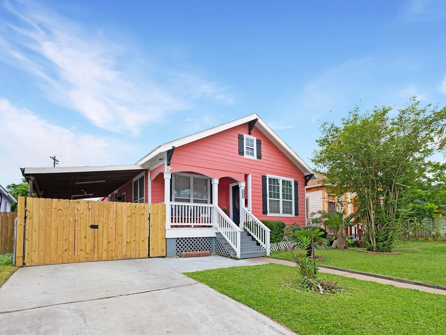 3 bed, 2.0 bath, 1092 sqft, $2,000 — Photo 1