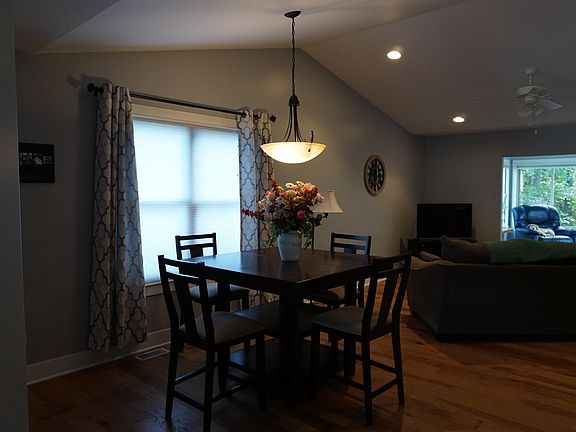 3rd image of 897 S Sandalwood Cir