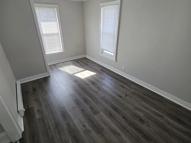 28 W James St — Photo 5