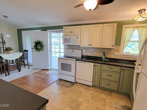 4th image of 902 Thrush Cir
