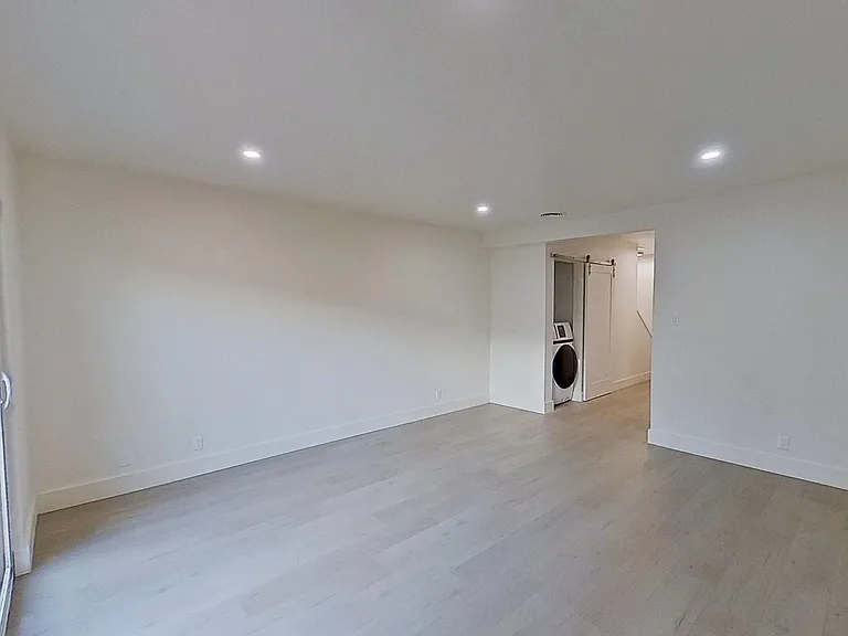 437-443 W Valencia Dr — Photo 46