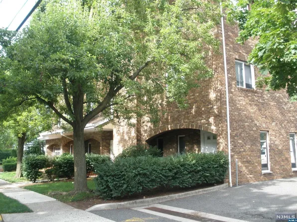 26 Franklin St APT 11, Tenafly, NJ 07670