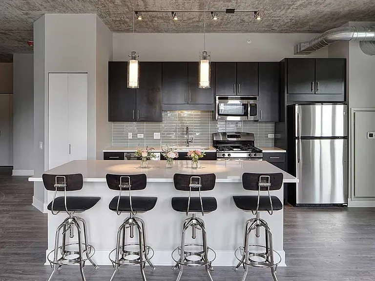 AMLI Lofts — Photo 1