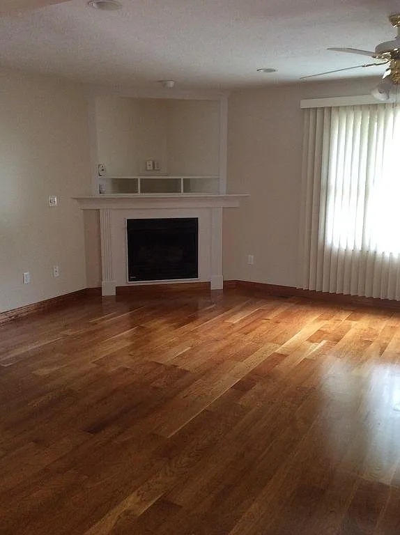 3 bed, 2.5 bath, 2129 sqft, $1,800 — Photo 2
