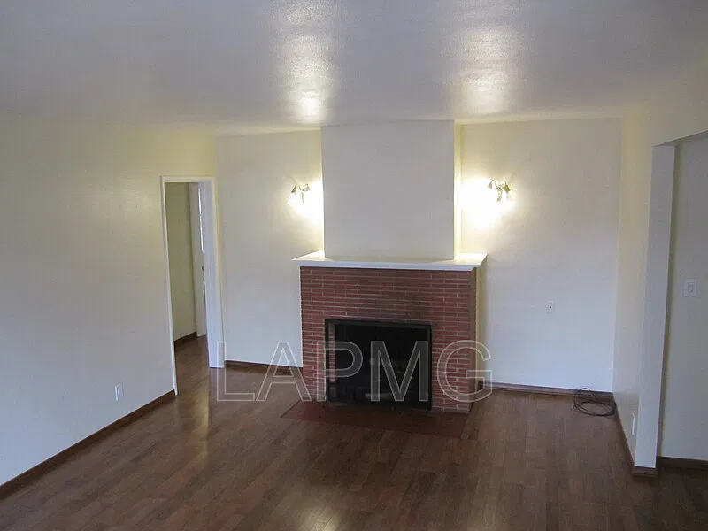 3 bed, 1.5 bath, 1838 sqft, $2,800 — Photo 2
