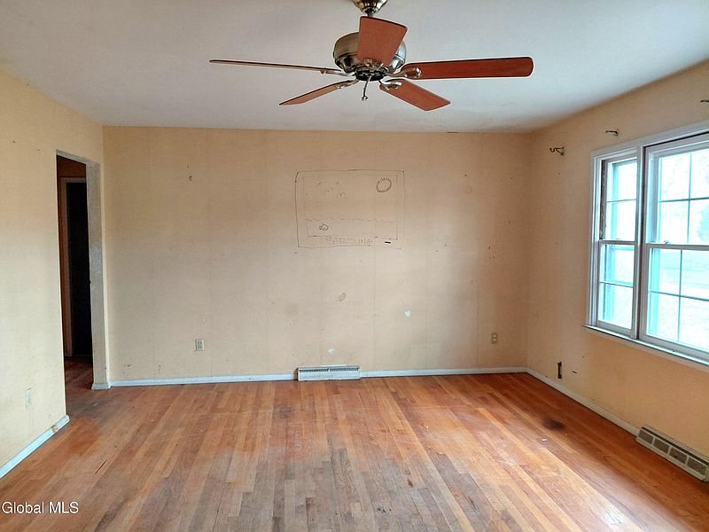 5th image of 1 Crestwood Avenue