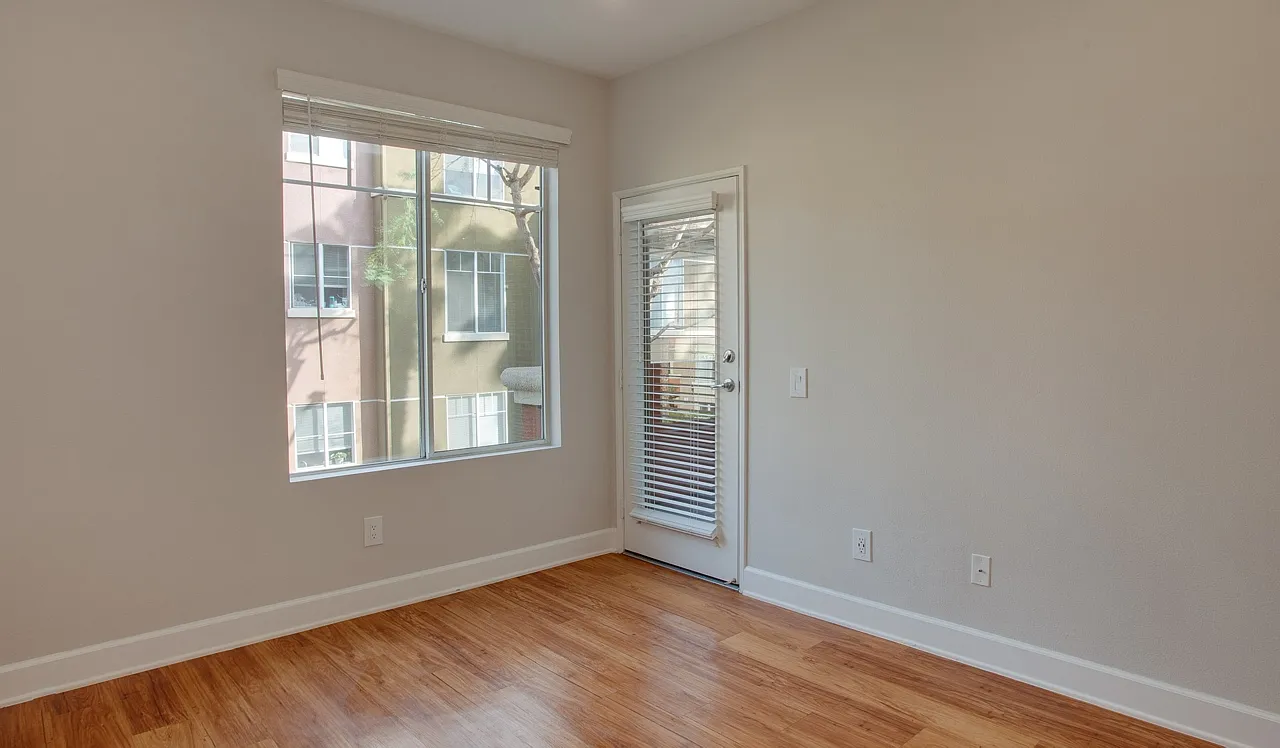 2 bed, 1032 sqft, $3,939 — Photo 4