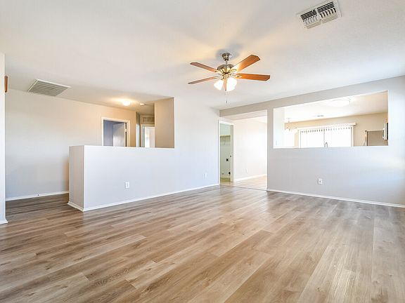4th image of 1006 S Clancy Cir