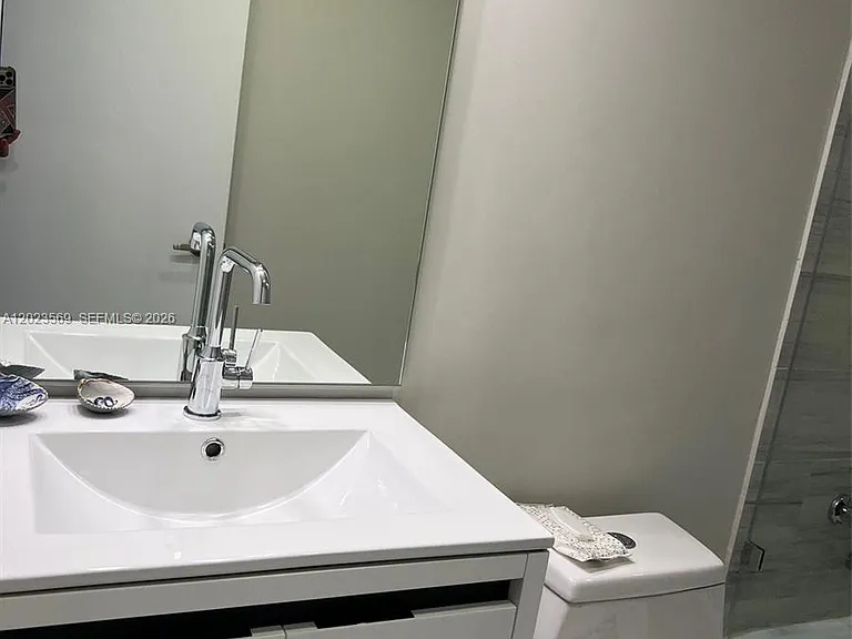 1400 Saint Charles Pl #323 — Photo 6