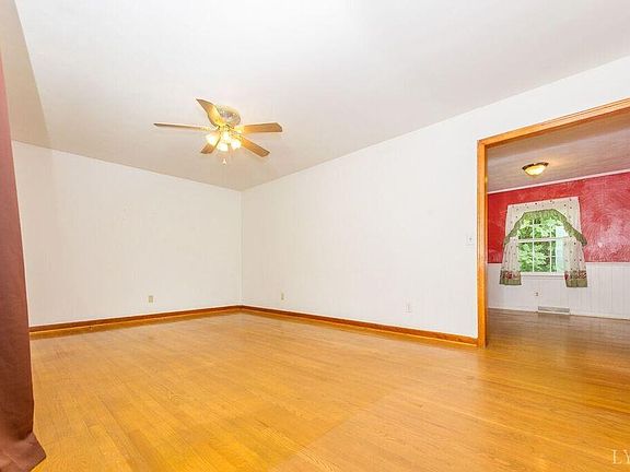 3rd image of 1031 Woodhaven Dr