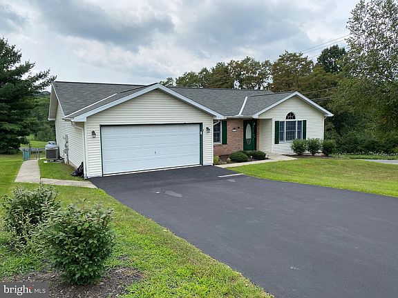 2nd image of 800 Pinewood Dr