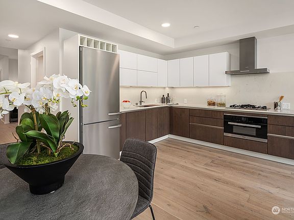 3rd image of 999 110th Avenue NE #601