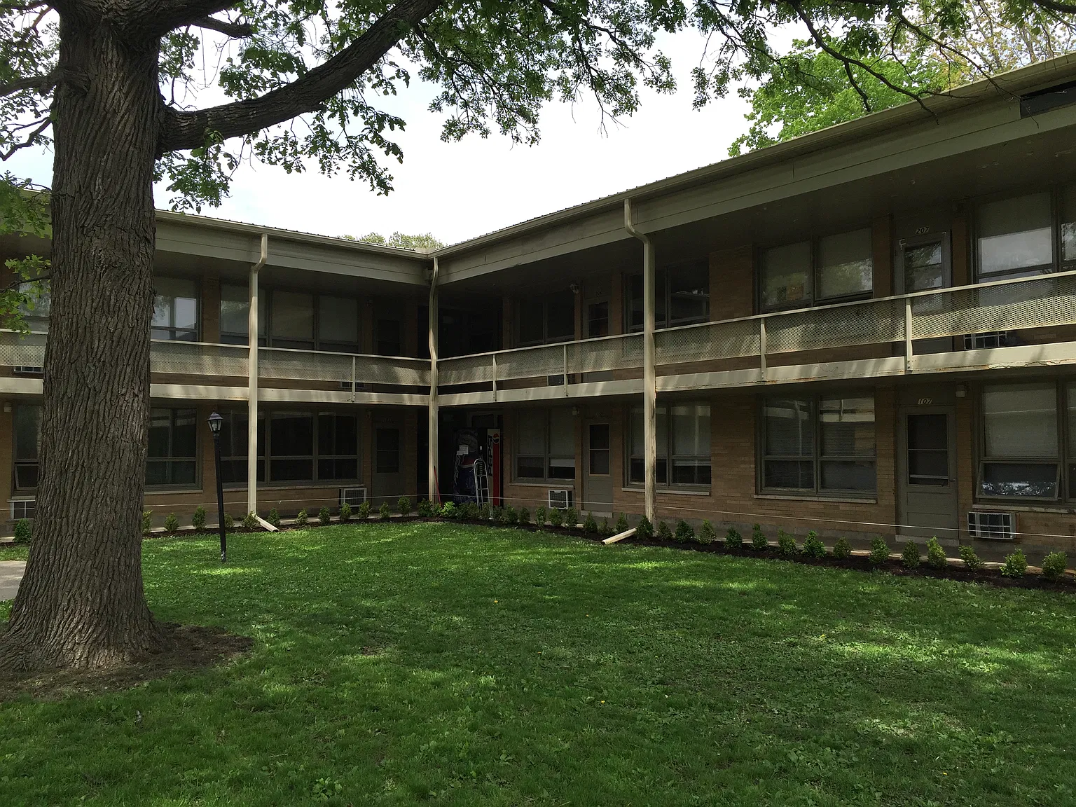 2 bed, 1000 sqft, $850 — Photo 1