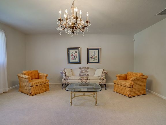 3rd image of 501 SW Avenue J
