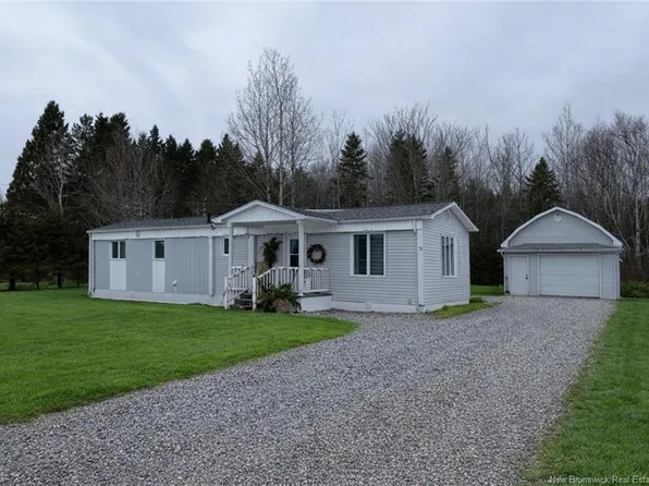 15 Martin St, Haut Madawaska, NB E7A 2G3